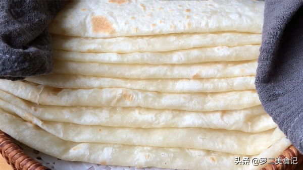 30秒快手烙餅做法，不加一滴油，個個鼓大泡，柔軟筋道，卷啥都行