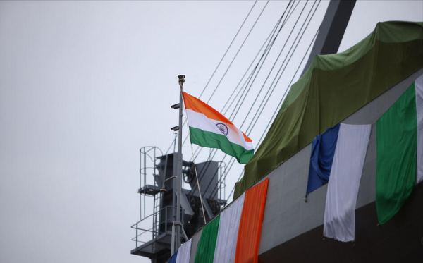 印度新艦在俄羅斯下水,卻掛錯了國旗,用3塊布條冒充也太摳了 印度新艦在俄羅斯下水,卻掛錯了國旗,用3塊布條冒充也太摳了