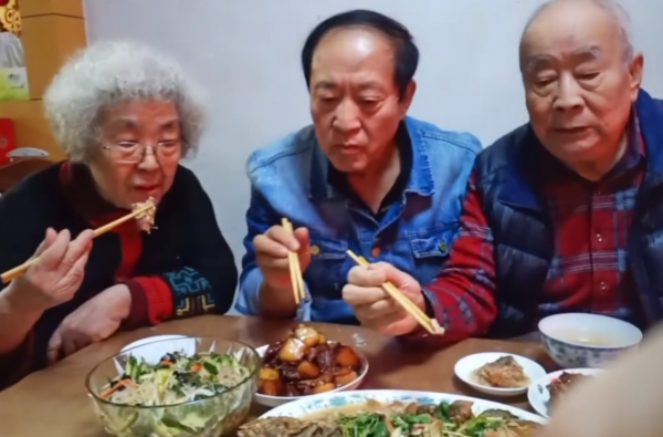 牛群：當紅時拋下馮鞏當官，半生折騰家產盡失，退休後說不後悔