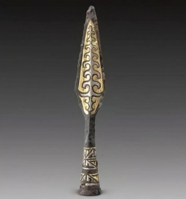 鐵器與冶煉技術：催生鐵血帝國