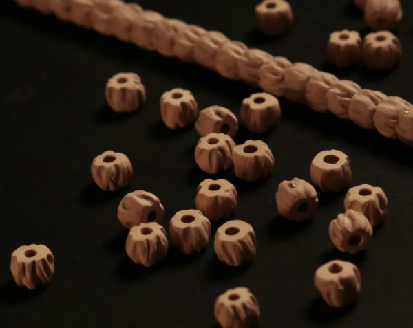 這個夏天，高低盤一串百香