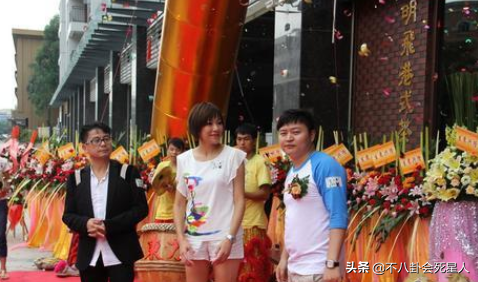 香港老牌風情女神現狀：轉行賣蛋糕，單身獨居，54歲變普通大媽