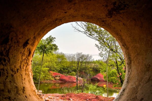 一睹“丹霞”奇特地貌，探索神秘大橫山！