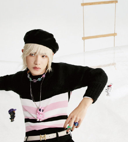 穿長裙、塗指甲油的boy黃明昊，男生還能這麼搭