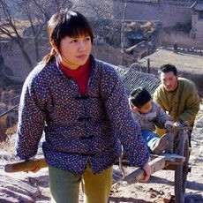 朱媛媛：32歲嫁13年初戀，47歲還是娛樂圈的一股清流