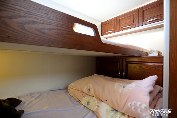 實力比肩進口MAN，實拍國內重卡傑出代表之羅曼威爾德越野房車