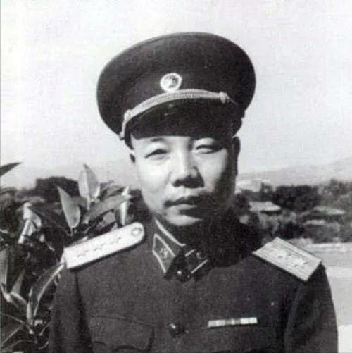 1&period;2米巨人李安甫，曾獨自暗殺7名日本軍官，如今96歲風姿不減