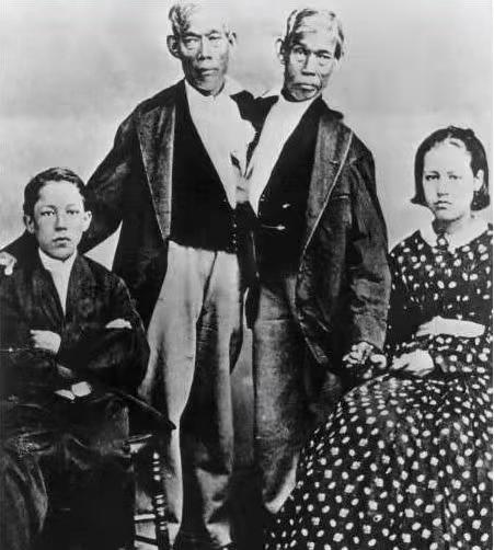 泰國連體兄弟，14歲被英國人帶到美國拍戲，從此一夜走紅