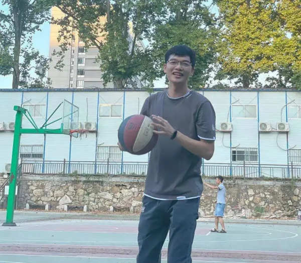 刷屏！華為新“天才少年”出爐：武大94年博士生入選！學霸日程表曝光：科研、學習、練腹肌