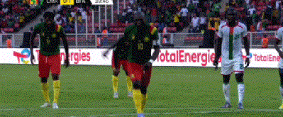 非洲杯5冠王拒絕冷門，揭幕戰2-1逆轉，對手5分鐘內連送兩記點球