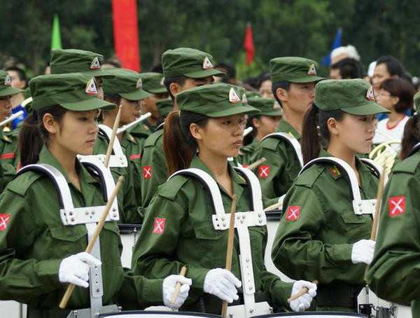 2005年緬甸為何在事先毫無徵兆的情況下突然遷都