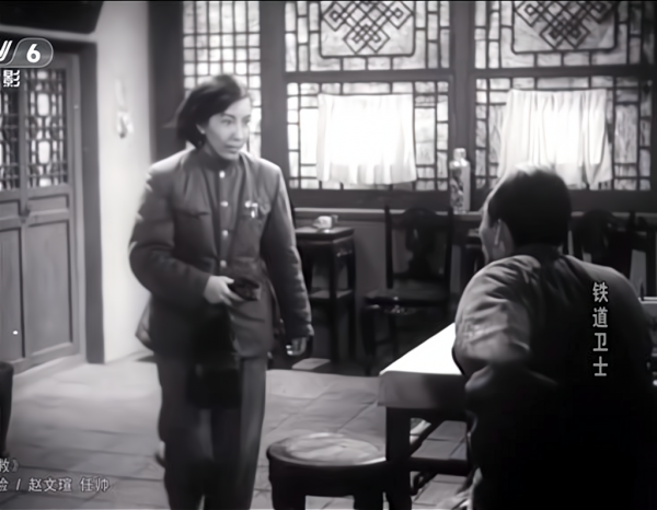 《鐵道衛士》演女特務王曼麗,經典臺詞“海外來人了”,89歲健在 《鐵道衛士》演女特務王曼麗,經典臺詞“海外來人了”,89歲健在
