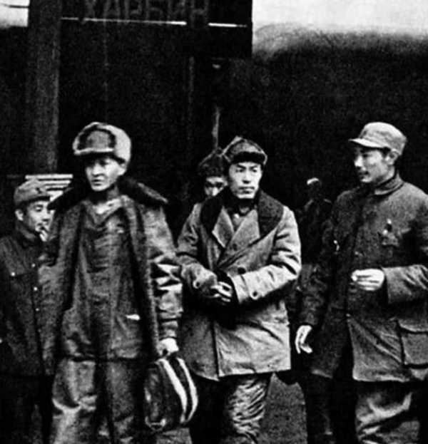 鄭洞國到北京工作，妻子嫌北方冷鬧離婚，多年後請求復婚被拒絕