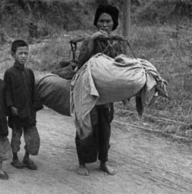 1949年,湖南乞丐給政府捐出16兩黃金後哭訴:這是我亡夫上交的 1949年,湖南乞丐給政府捐出16兩黃金後哭訴:這是我亡夫上交的