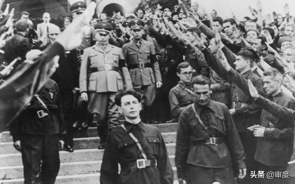 前蘇軍政委跑到鄰國開掛：把政敵活著扔進火爐，不料自己下場更慘