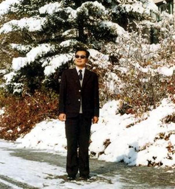 九一三事件後，他是第一個趕到現場的中國人，妥善處理了墜機事件