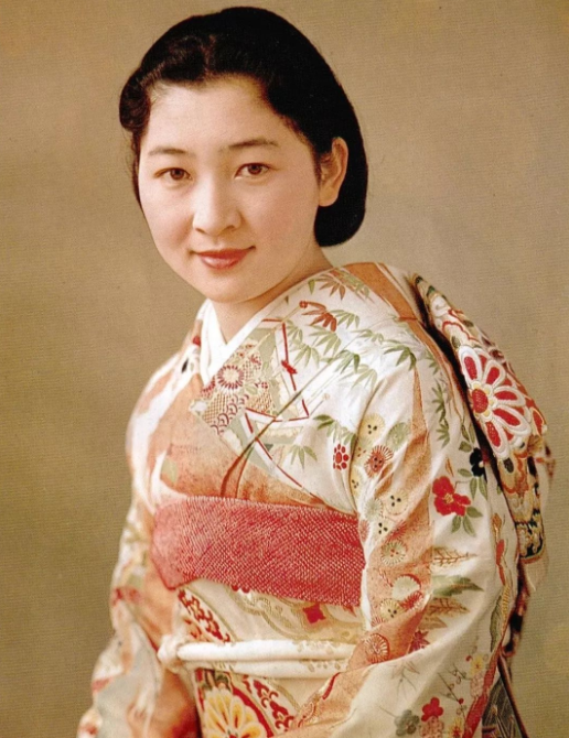 眯眯眼的良子皇后:嫉妒兒媳貌美人氣高,又一舉得男,42年沒好臉 眯眯眼的良子皇后:嫉妒兒媳貌美人氣高,又一舉得男,42年沒好臉