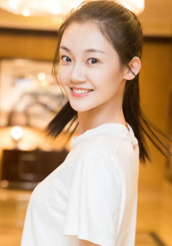 小獵豹鄭凱撿到寶了,苗苗氣質出眾 小獵豹鄭凱撿到寶了,苗苗氣質出眾