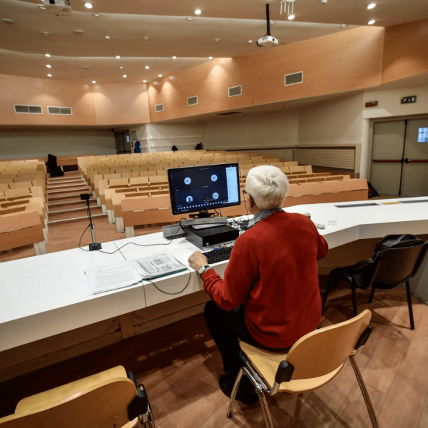 英國大部分大學拒絕迴歸疫情前教學！同學們你怎麼考慮的呢？