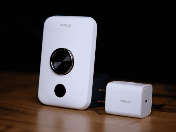 咔嗒一貼、捷豹充電——好看又好用的 iWALK 充電套裝評測