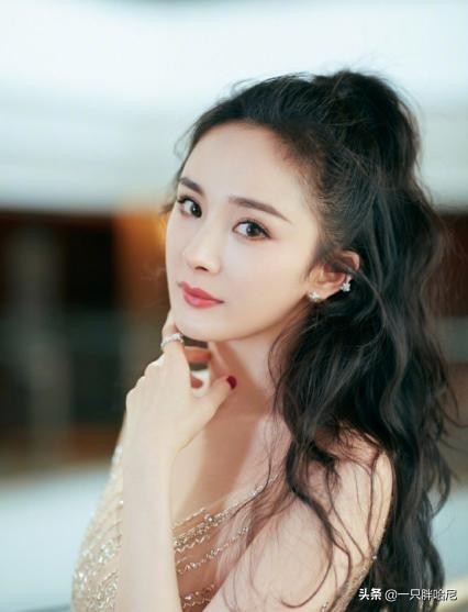 你適合“披頭髮”還是“扎頭髮”,取決於三個部位,髮際線很關鍵 你適合“披頭髮”還是“扎頭髮”,取決於三個部位,髮際線很關鍵