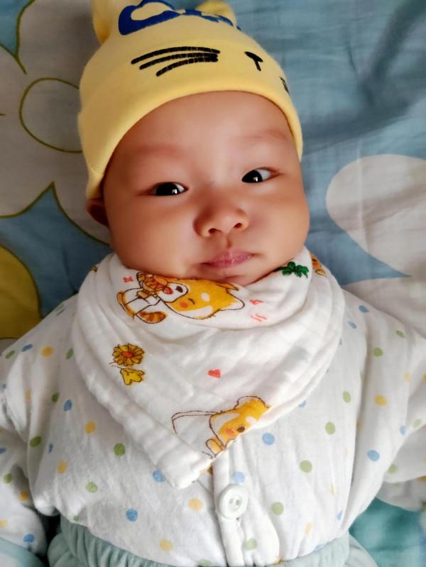 寶寶三個月，這兩天特別喜歡流口水是怎麼回事，有知道的嗎