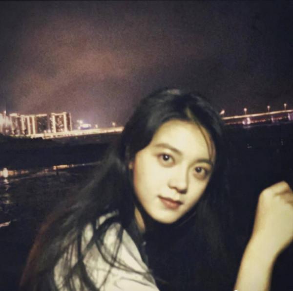 趙今麥中戲班級合照曝光，全體笑容洋溢，青春朝氣