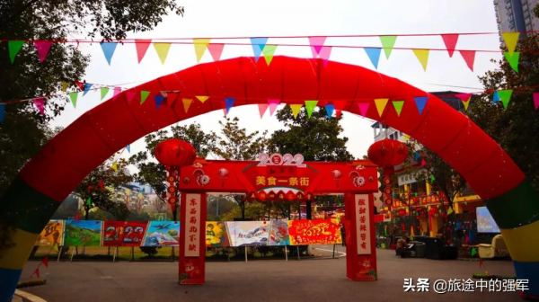 軍營美食街，好吃還免費