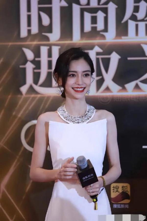 搜狐盛典，楊穎豔壓群芳，婁藝瀟唐裝吸睛，看不懂海陸的牛奶妝