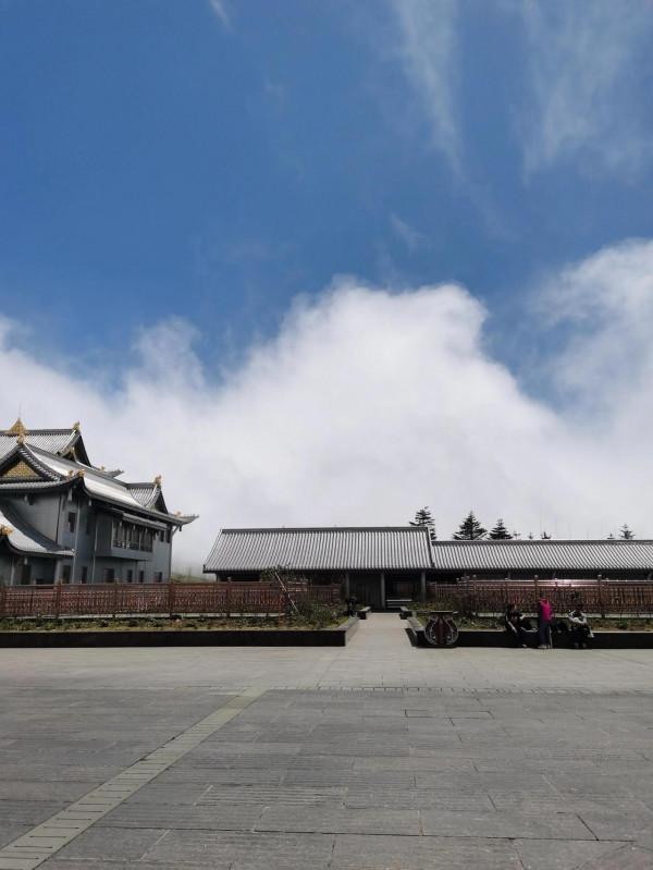 賞秋景登峨眉山