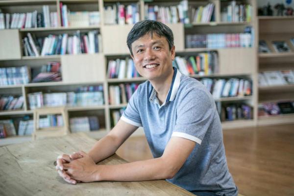 48歲凡爾賽媽媽火了，陪兒子考研，孩子沒考上，自己被成功錄取