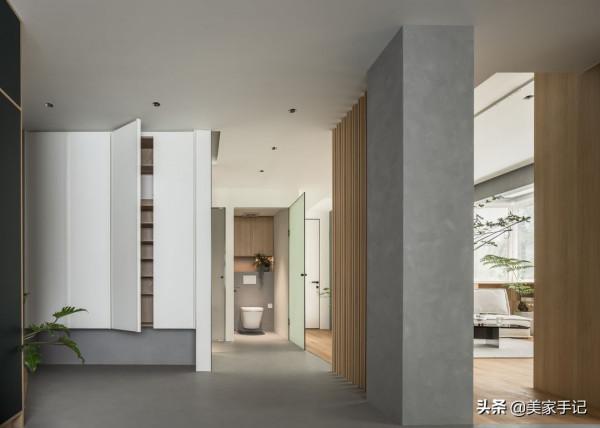 再買房,我一定學她家堅持沙發不靠牆,往前挪40公分,太有遠見了 再買房,我一定學她家堅持沙發不靠牆,往前挪40公分,太有遠見了