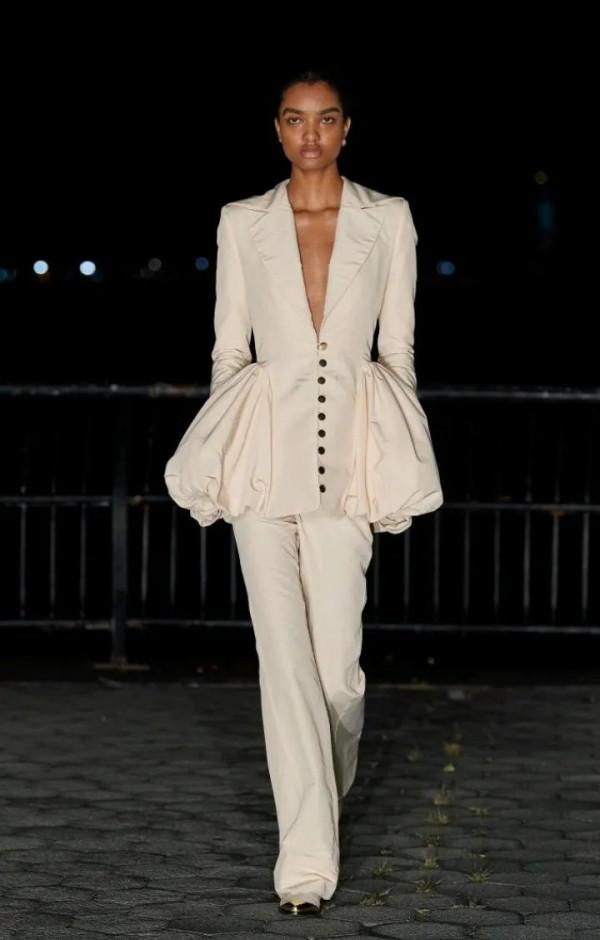 普拉巴.高隆2022春夏高階成衣系列