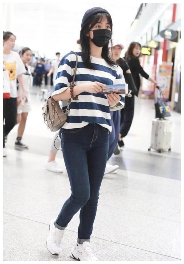 譚松韻牛仔褲穿出少女感