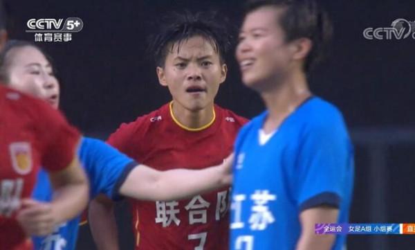 0-1到2-1！中國女足全勝鎖定小組第一，王霜絕境救主，水慶霞鼓掌