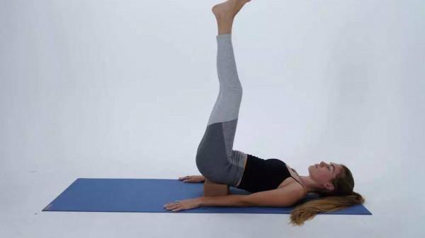 每天堅持腳靠牆倒立一個月，雙腿變直腿型好看了，小肚子也沒了