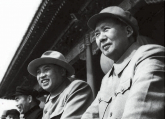 小木匠智救毛主席，主席為感謝送出5份禮物，並交給他一個任務