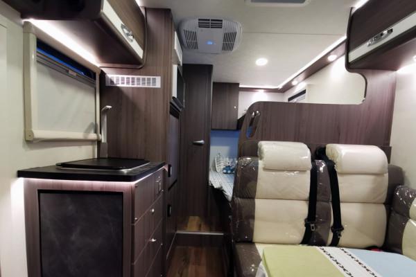 白鯨系列最受歡迎的佈局方式,究竟好在哪?賽德白鯨縱床版房車 白鯨系列最受歡迎的佈局方式,究竟好在哪?賽德白鯨縱床版房車