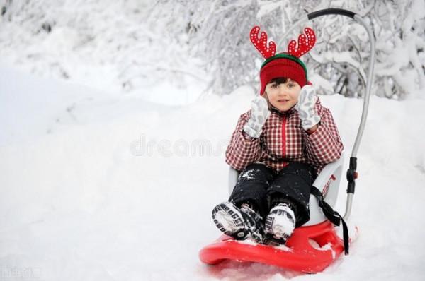 寒冬給寶寶穿上“羽絨服”保暖？不可以