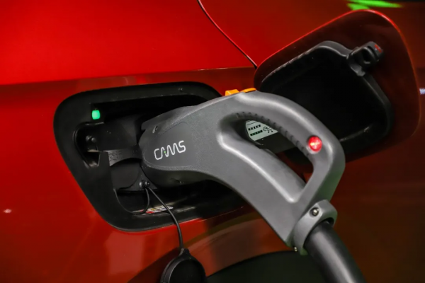 大廠發力很可怕!軸距2765mm空間越級,配超酷“黑科技” 大廠發力很可怕!軸距2765mm空間越級,配超酷“黑科技”