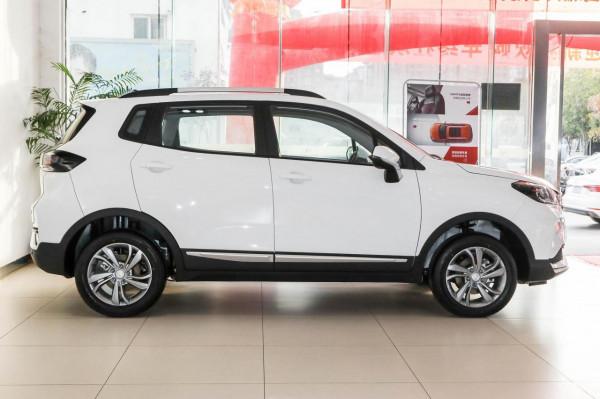 體驗長安CS15,小型SUV,配1.5L發動機,靈活好開 體驗長安CS15,小型SUV,配1.5L發動機,靈活好開