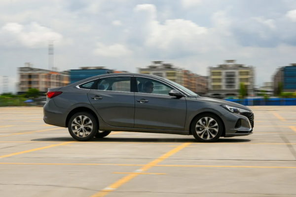 「實測」中、日、德家轎效能大比拼,這臺10萬級選手hold住全場 「實測」中、日、德家轎效能大比拼,這臺10萬級選手hold住全場