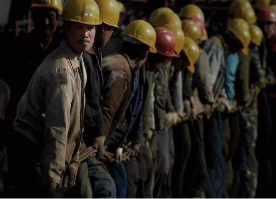 我國三大行業出現“用工荒”，為何月薪上萬，也沒有人願意幹？