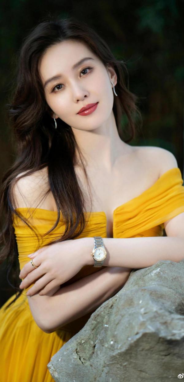 劉詩詩 黃色長裙波浪發(高畫質組圖)知性優雅 劉詩詩 黃色長裙波浪發(高畫質組圖)知性優雅