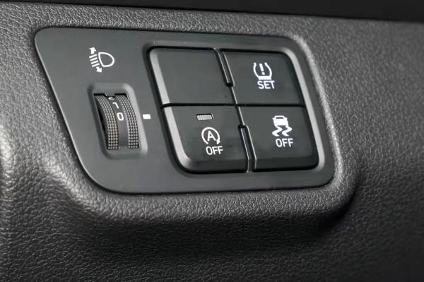 現代悅納：外觀時尚，搭載1&period;4L&plus;6MT，配置實用，指導價7&period;78萬