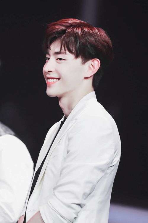 只有整容才能變臉？這些逆襲的男星，完美詮釋了“無痛變帥”