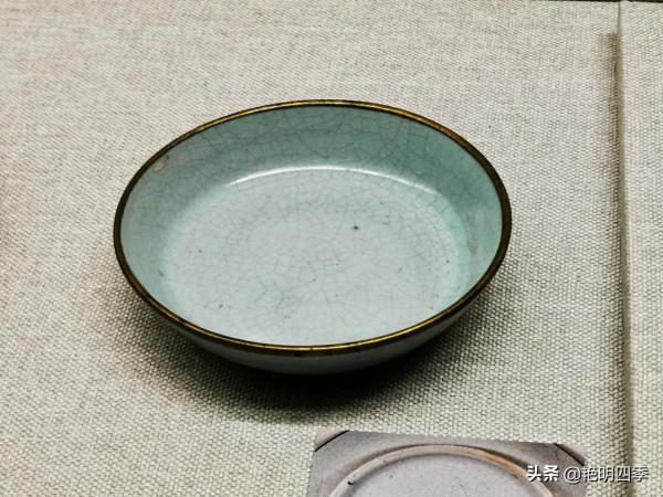 走故宮西路，先看那燦若星河的各代瓷器，彷彿踏入流淌的歷史長河