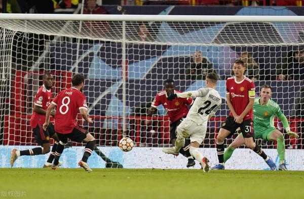 歐冠首秀的曼聯U20都怕丟球，朗尼克激勵他們不再腿打哆嗦