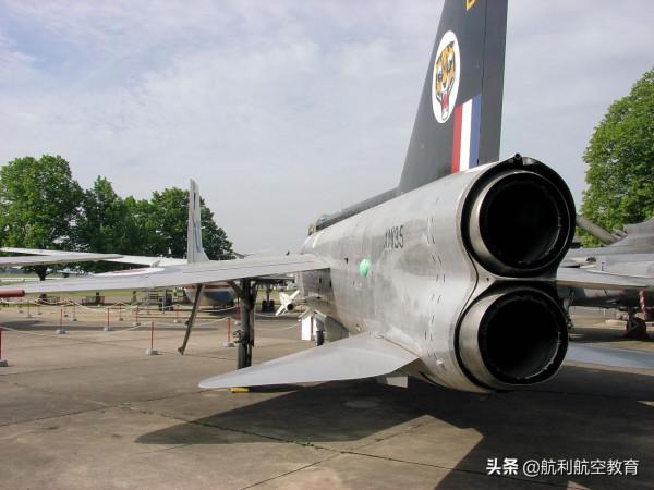 飛機真奇怪,英國佔一半 飛機真奇怪,英國佔一半