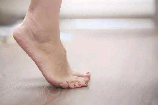經常踮腳尖有哪些作用？堅持一段時間後，或許會收穫這4個好處